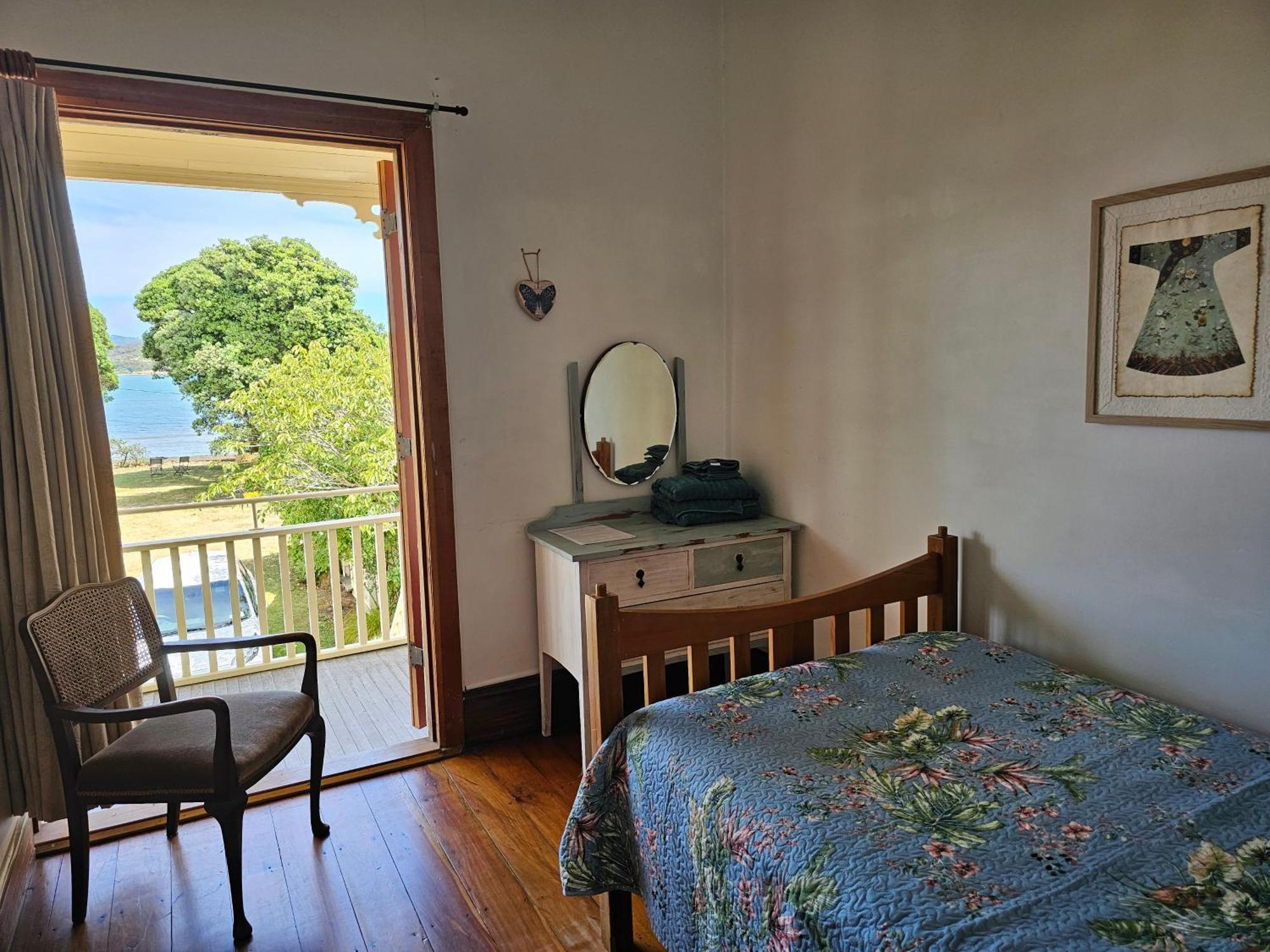 Brony'S Beachfront-Short And Long Term Stays Porirua Εξωτερικό φωτογραφία